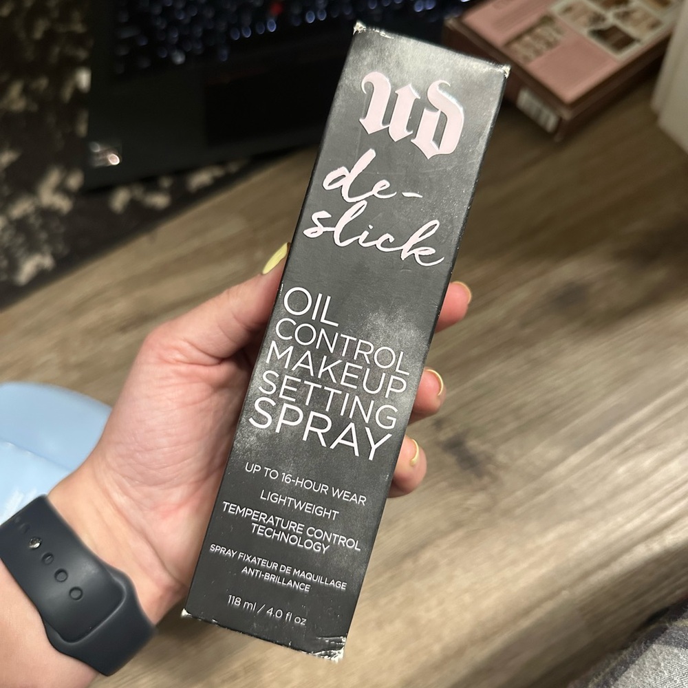 Urban Decay De-Slick Oil Control Makeup Setting Spray - Black